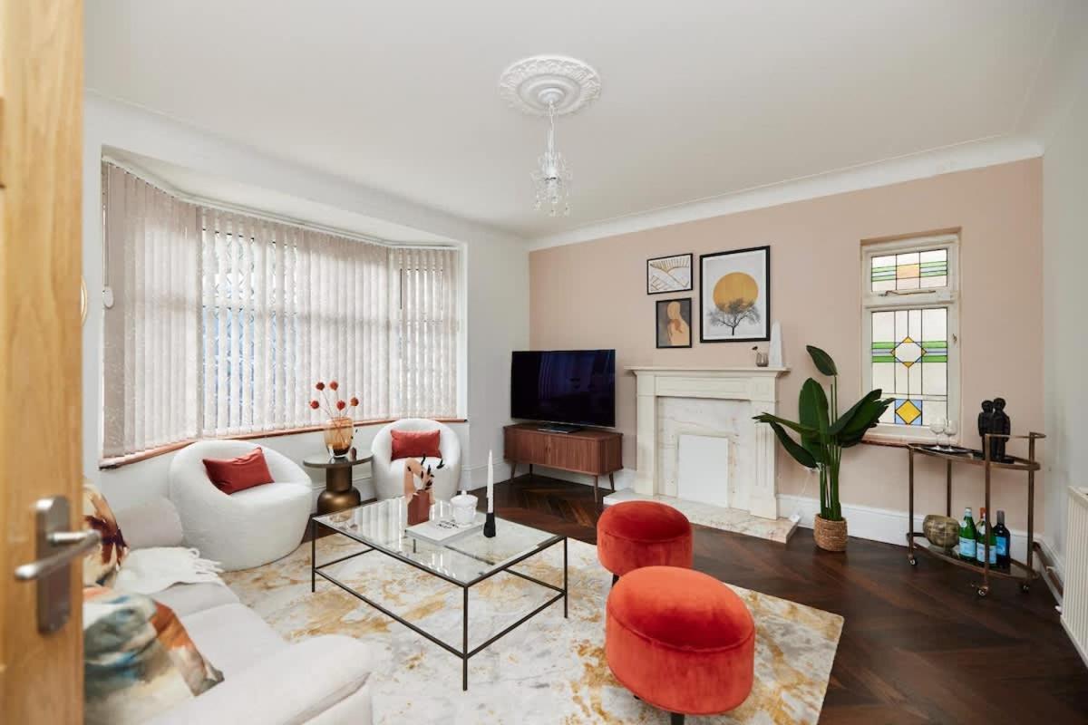 The Redbridge Sanctuary - Spacious 3bdr House With Garden London