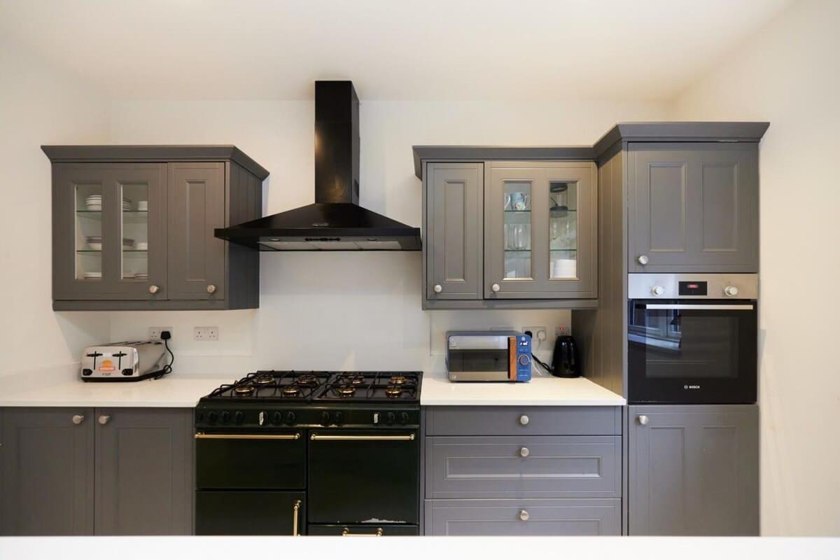 The Redbridge Sanctuary - Spacious 3bdr House With Garden Apartment *